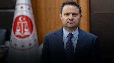 Bakan Gürlek mahkemeden kazandığı tazminatı Kızılay'a bağışladı