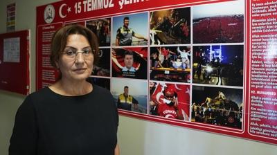 �ehit polisin ac�l� e�inden gen�lere mesaj: Bayrak olmazsa ya�aman�n anlam� yok