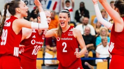 U18 Kad�n Milli Voleybol Tak�m�, Avrupa ikincisi oldu!