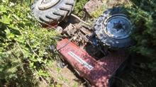Manisa'da devrilen trakt�r�n s�r�c�s� hayat�n� kaybetti