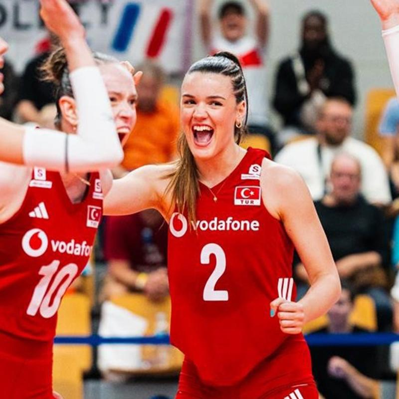 U18 Kad�n Milli Voleybol Tak�m�, Avrupa ikincisi oldu!
