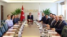 Aya��n tozuyla T�rkiye'ye geldi... Bakan Bayraktar: Enerji yat�r�mlar�na y�nelik ad�mlar� de�erlendirdik