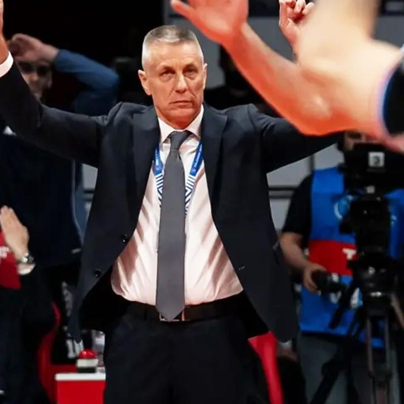 Halkbank'ta ba�antren�r Stoytchev ile s�zle�me yenilendi