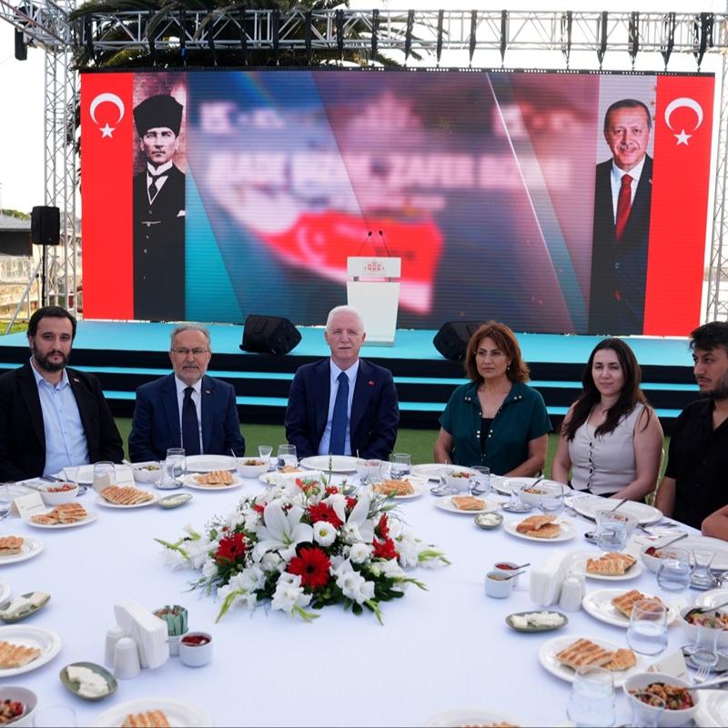�stanbul Valili�inden 15 Temmuz �ehitleri yak�nlar� ve gaziler onuruna anlaml� bulu�ma