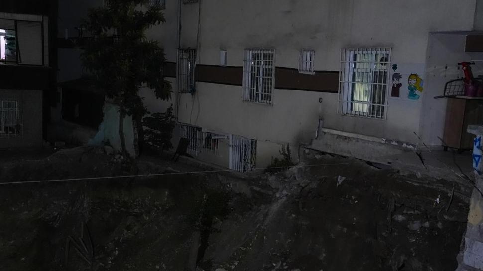 �stanbul'da korku dolu anlar! 6 katl� bina tahliye edildi