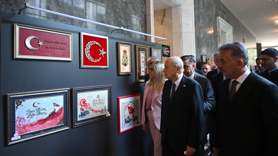 MHP Genel Başkanı Devlet Bahçeli'den 15 Temmuz sergisine ziyaret