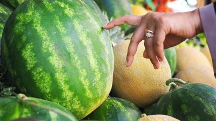 Karpuz ve kavun nas�l se�ilir? Lezzetlisini arayan baks�n!