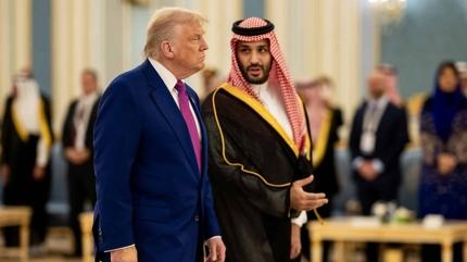Trump'tan Suudi Arabistan'a destek!  Telefonla g�r��t�