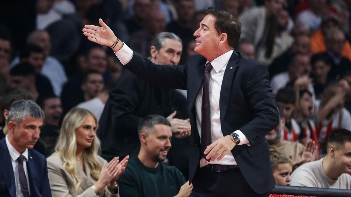 Dubai Basketbol Xavi Pascual Ba�antren�r foto�raflar� resimleri