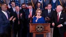 Trump'�n �a�r�s� kar��l�k buldu: �len senat�r�n yerine k�z karde�i getirildi