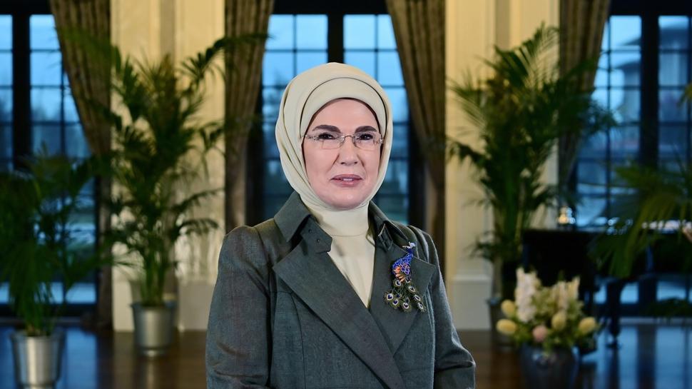 Emine Erdo�an'dan anlaml� mesaj: 15 Temmuz direni�in ad�d�r