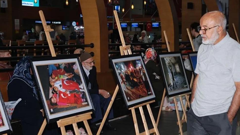 İstanbul'da yolculardan yoğun ilgi! Havalimanlarında 15 Temmuz fotoğrafları sergisi açıldı