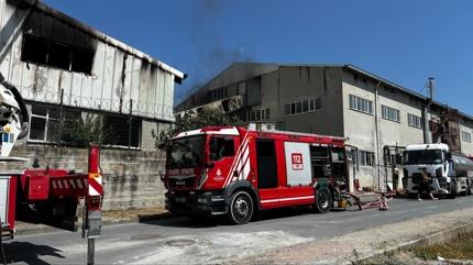 Arnavutk�y'de s�nger fabrikas�nda ��kan yang�n itfaiye ekiplerince s�nd�r�ld�
