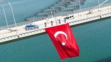 Elaz��'da �ehidin ad�n� ta��yan k�pr� ay y�ld�zla bulu�tu