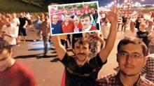 ''K�pr�de kur�unlar ya�arken geri d�nmedik, o gece sel gibi k�pr�ye ak�n ettik''