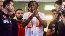 Rakam a��kland�! Lesley Ugochukwu resmen Galatasaray'da
