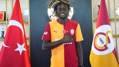 Bafetimbi Gomis'ten Lesley Ugochukwu'ya destek