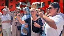 Teslimatta kriz ��kt�! CHP'ye ''anahtarl�'' eylem
