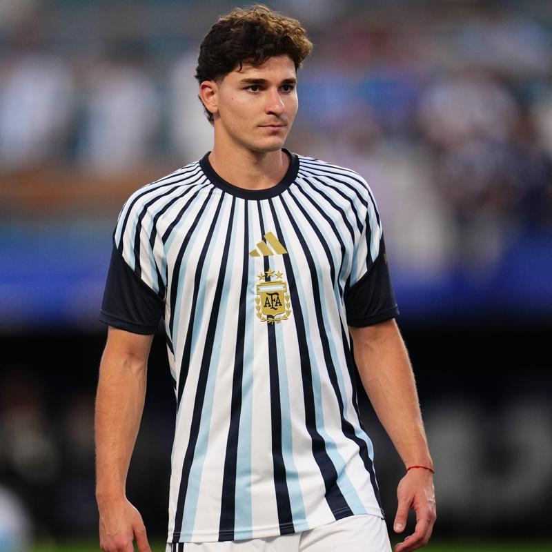 Barcelona'dan Julian Alvarez i�in transfer a��klamas�