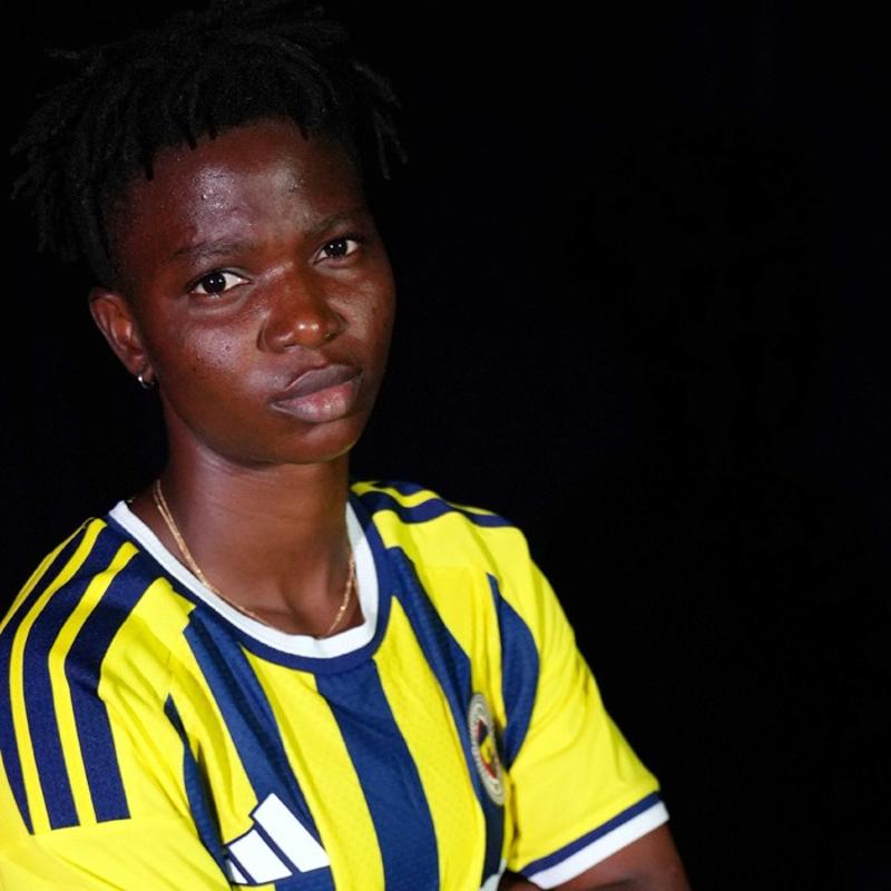 Fenerbah�e Kad�n Futbol Tak�m�, yeni forvetini duyurdu