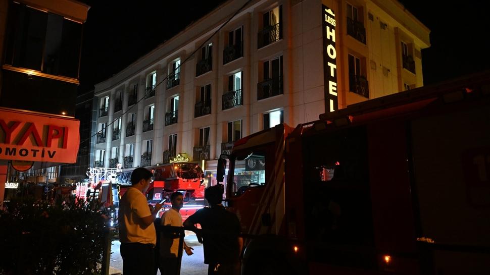 İstanbul'da otel yangını! Çok sayıda vatandaş içeride mahsur kaldı