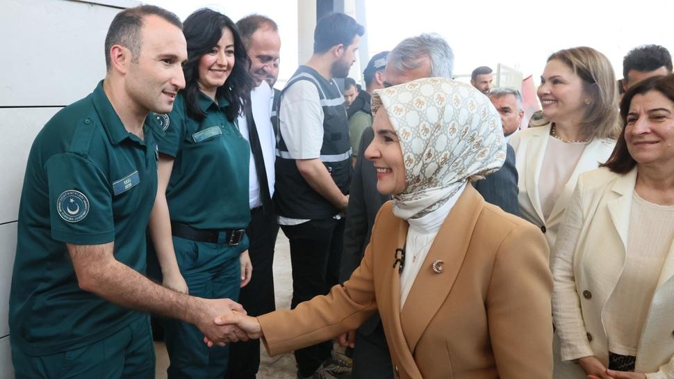 Kapıkule'de duygusal karşılama! Bakan Göktaş sınırda gurbetçilerle buluştu