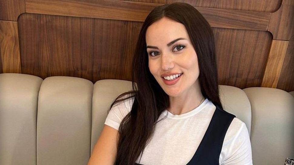 Meğer kendisi anlatmış: Bakın Fahriye Evcen oyunculuğa hangi Yeşilçam yıldızı sayesinde başlamış!