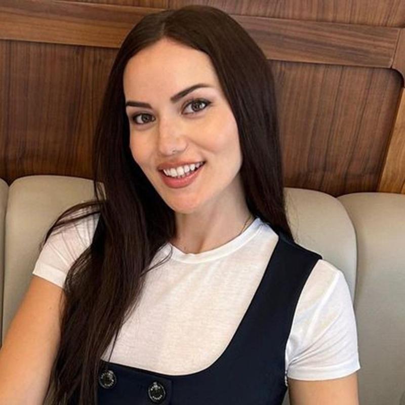 Me�er kendisi anlatm��: Bak�n Fahriye Evcen oyunculu�a hangi Ye�il�am y�ld�z� sayesinde ba�lam��!