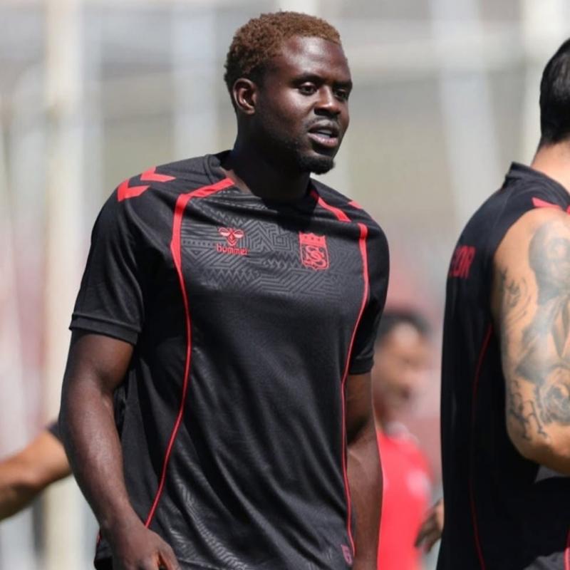 Sivasspor'da Benjamin Kimpioka ile yollar ayr�ld�