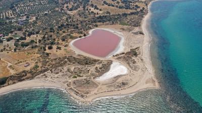Çanakkale'de görsel şölen başladı: Kalpli Göl yeniden pembeye büründü