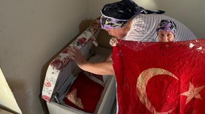 KKTC'de duygulandıran bayrak hassasiyeti! 36 yıldır sandığında saklıyor