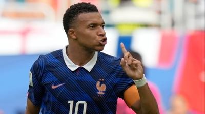 Kylian Mbappe, Lionel Messi'yi sollad�