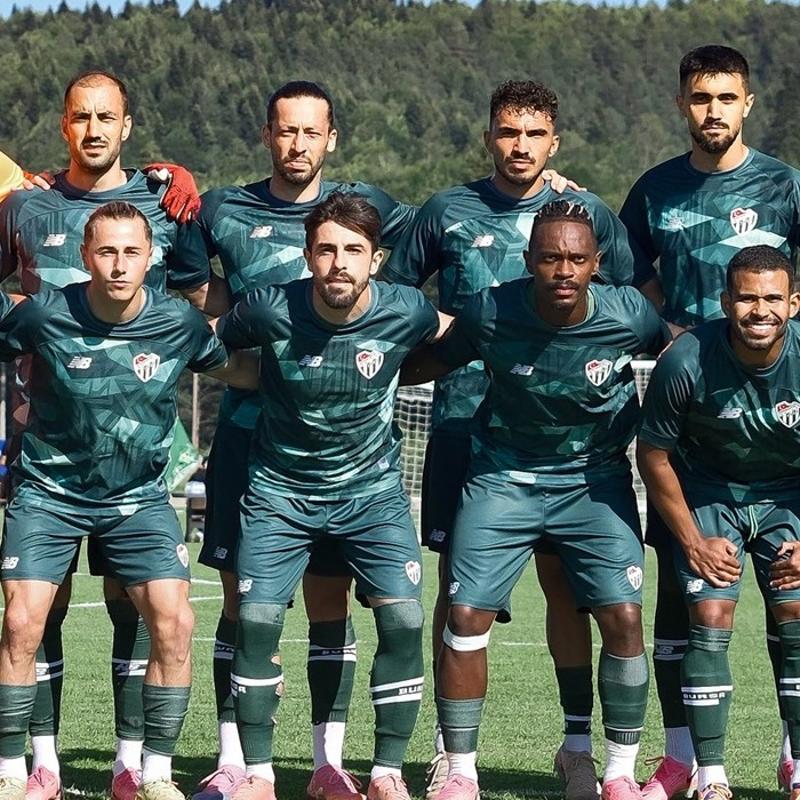 Bursaspor, Esenler Erokspor'u 2 golle ge�ti