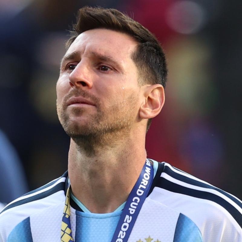 Lionel Messi g�zya�lar�n� tutamad�