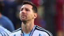 Lionel Messi g�zya�lar�n� tutamad�