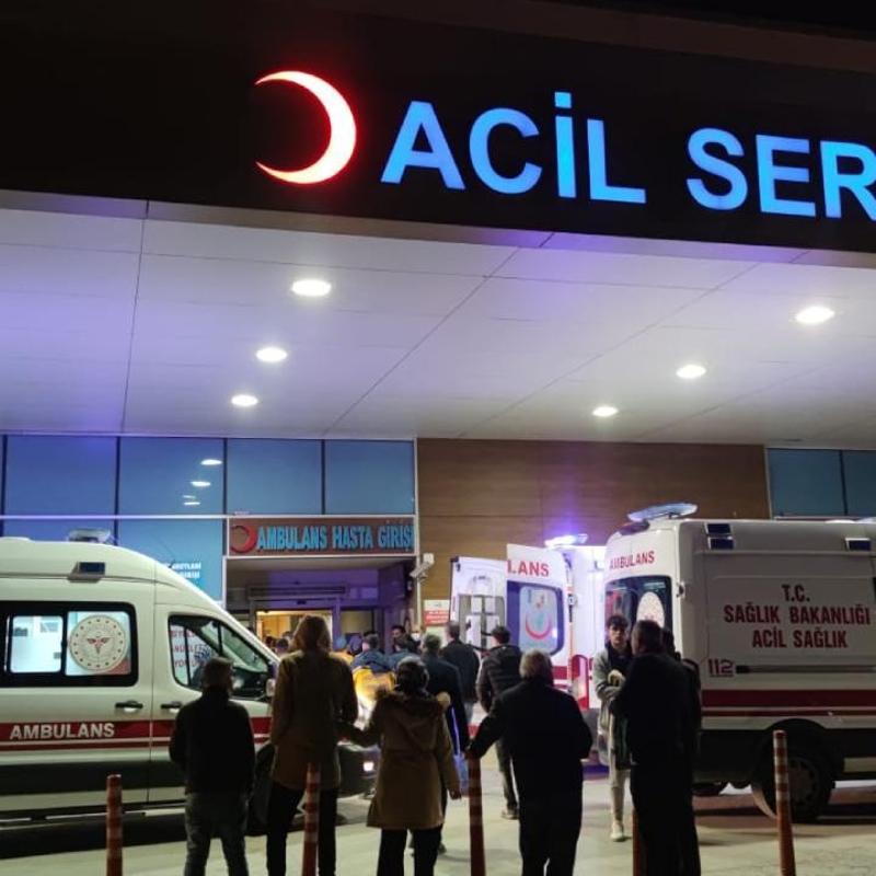 G�r�lt� tart��mas� cinayetle bitti: 20 ya��ndaki kom�u b��akla sald�rd�, 1 �l�