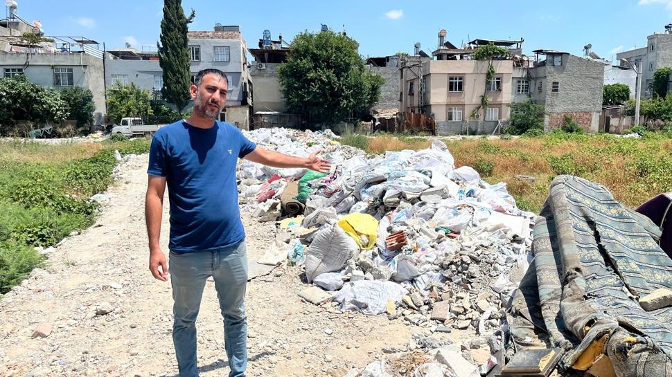 Kötü koku ve haşere kabusu! Vatandaş CHP'li belediyeye isyan etti: Belediye gelip çöpünü buraya atıyor