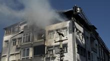 Apartman�n teras kat�nda yang�n: Mahsur kalanlar tahliye edildi
