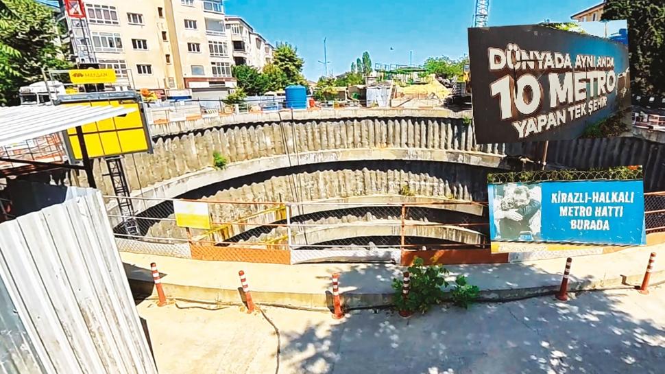 Afişi var kendisi yok