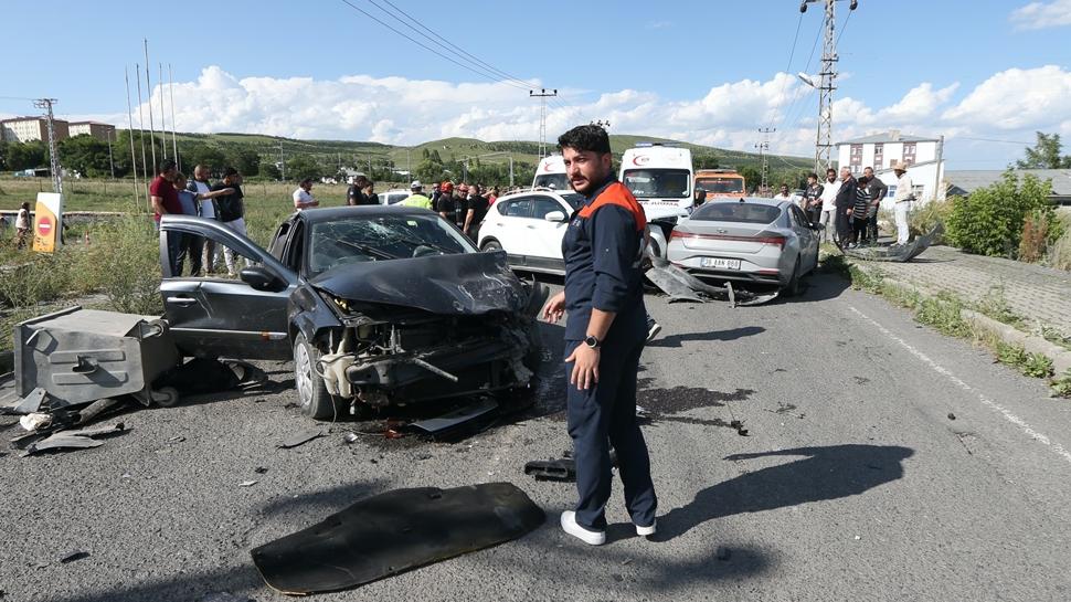 Kars'ta zincirleme kaza… 8 kişi yaralandı