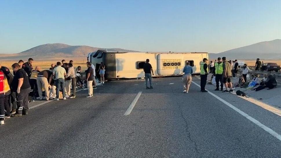 Kütahya'da otobüs faciası! 31 kişi hastaneye kaldırıldı