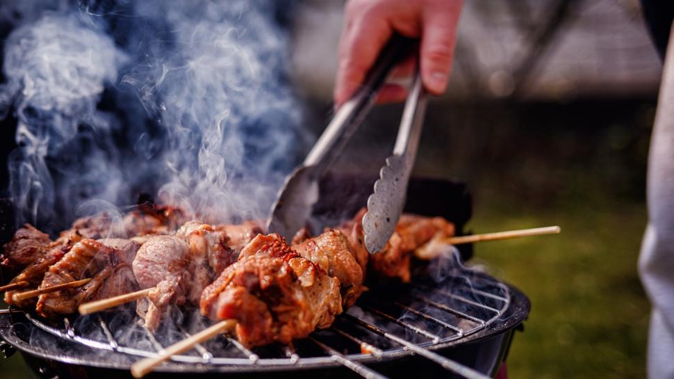 Mangal dumanı zehirler mi? Uzmanı açıkladı