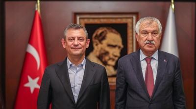 CHP'de b�y�k kopu�! Zeydan Karalar, �zg�r �zel'e kap�y� kapatt�