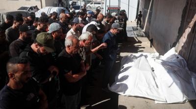 Soyk�r�mc� �srail Gazze'de 12 ki�iyi daha katletti