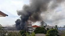 Tayland'da karakola bombal� ara�la sald�r�! G�venlik kameralar�na yans�d�