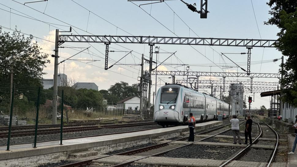 Vatandaşlardan tam not aldı! Milli Elektrikli Tren 2. hattında hizmete başladı