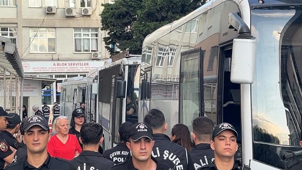 İzmit Belediyesine yönelik 'yolsuzluk' operasyonu! Şüpheliler sağlık kontrolünden geçirildi