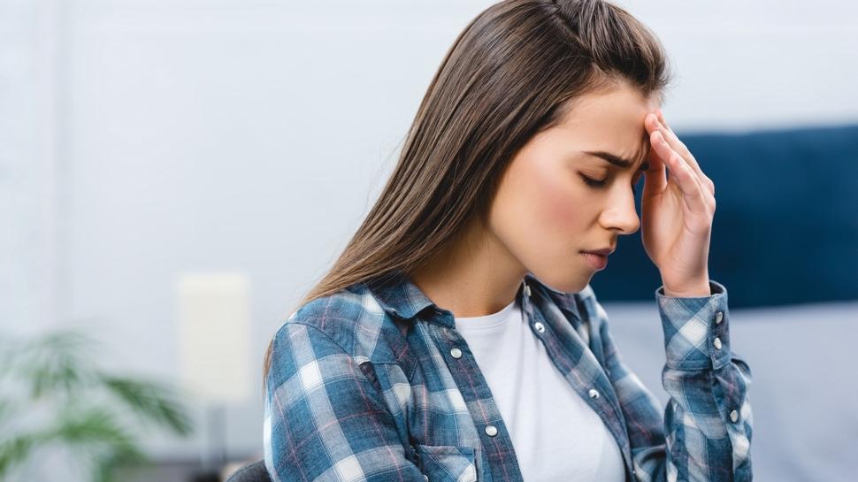 O vitamin eksikliği migreni tetikliyor: Baş ağrılarının nedeni