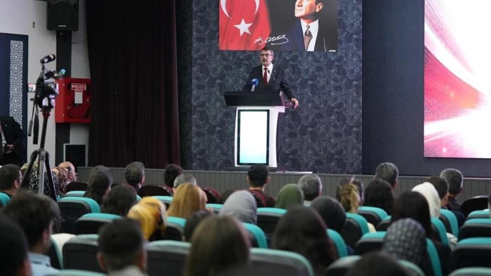 Bakan Tekin öğretmen adaylarıyla bir araya geldi: Çağı yakalayacağız