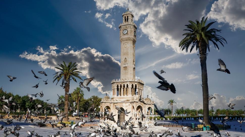 Her gün önünden binlerce kişi geçiyor! İzmir Saat Kulesi'nin bilinmeyen hikâyesi